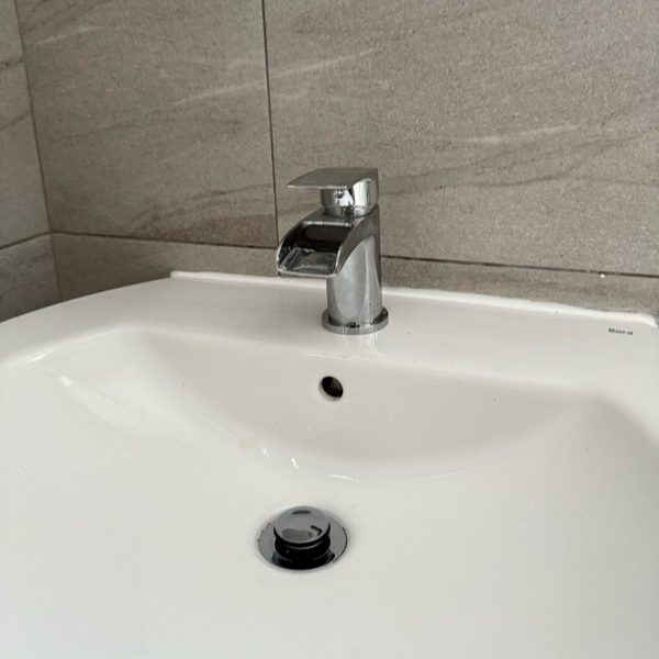 Mono basin mixer tap fitted to a new washbasin